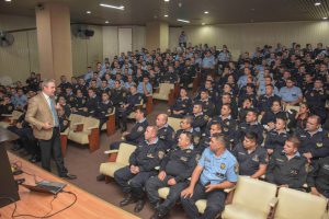 Capacitación en el auditorio de la Jefatura de Policía en Córdoba