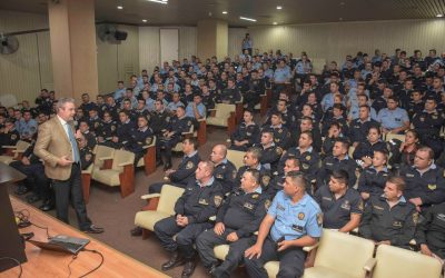 Capacitación en el auditorio de la Jefatura de Policía en Córdoba